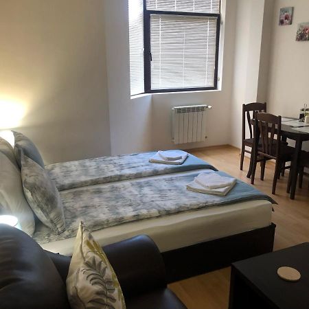 בורובץ Flora Hotel Studio מראה חיצוני תמונה