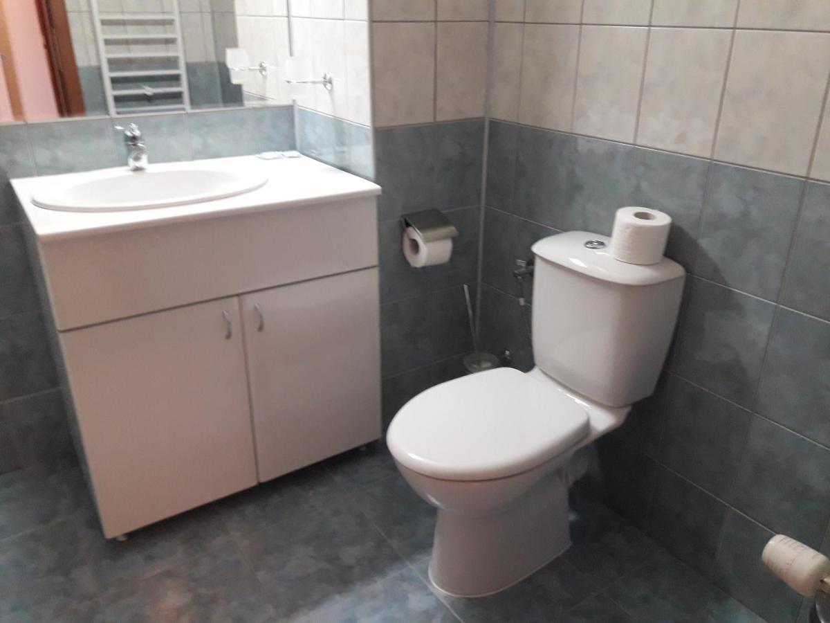 בורובץ Flora Hotel Studio מראה חיצוני תמונה