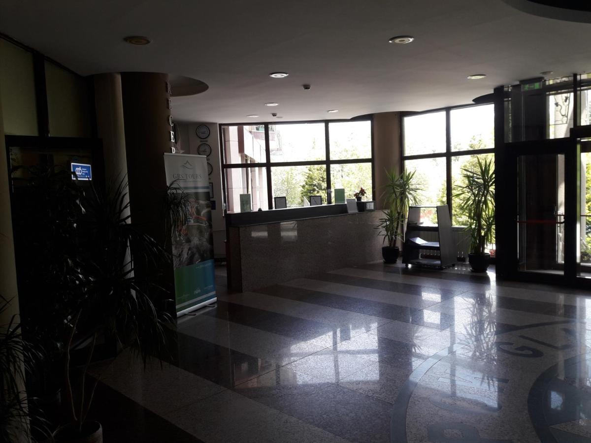 בורובץ Flora Hotel Studio מראה חיצוני תמונה