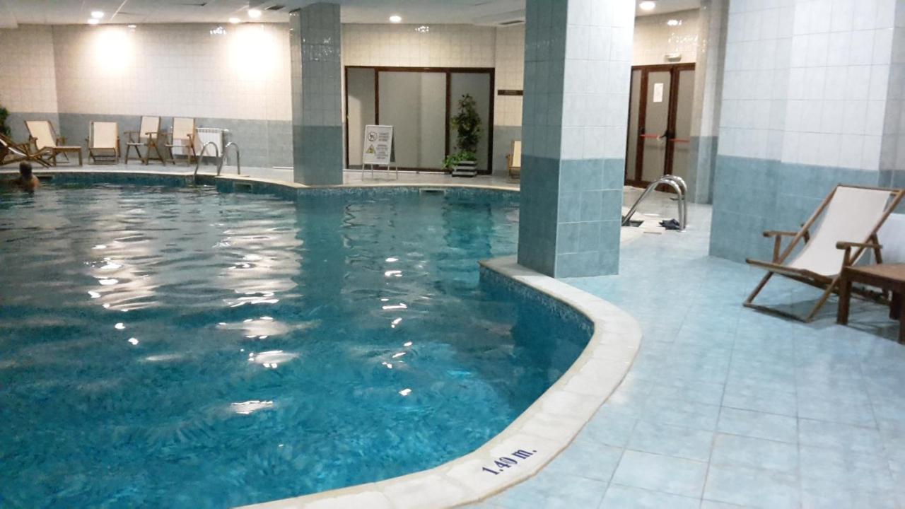 בורובץ Flora Hotel Studio מראה חיצוני תמונה