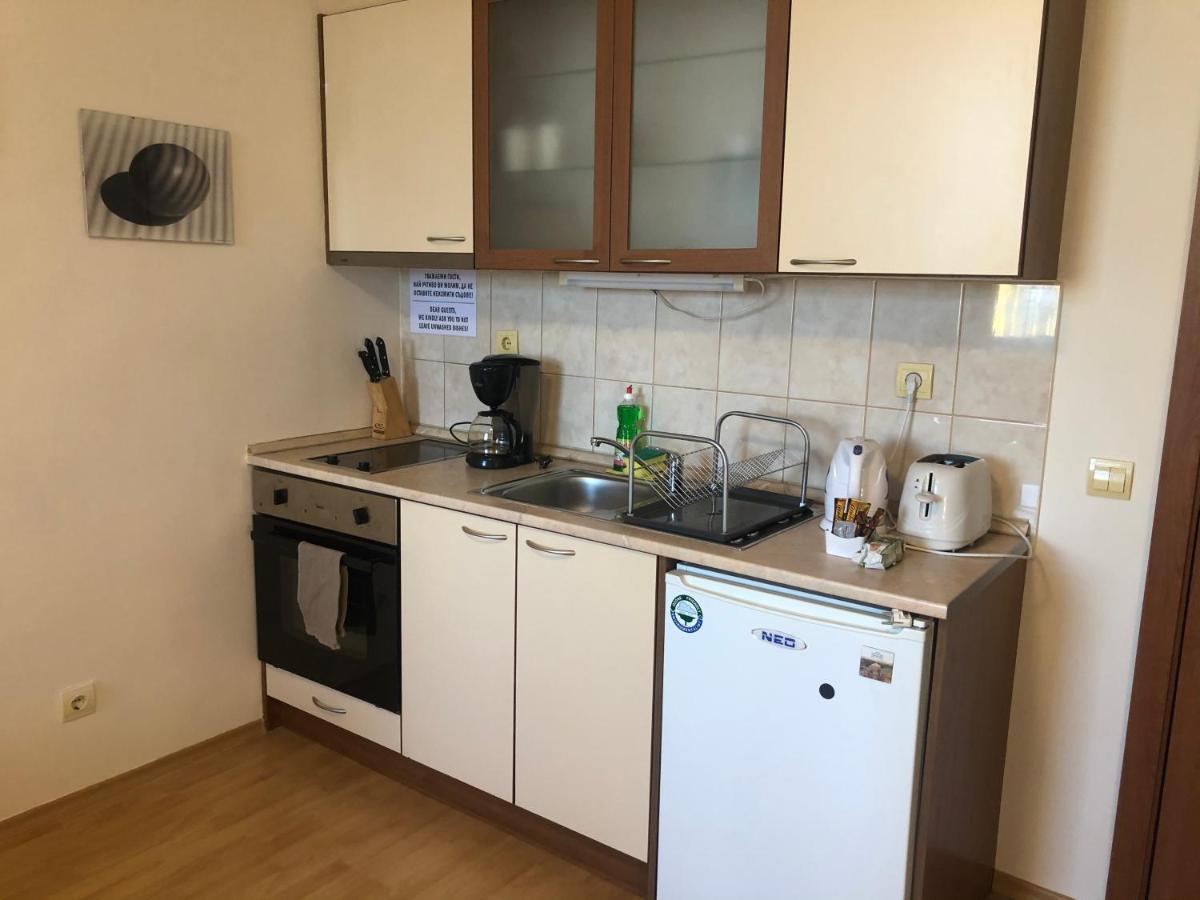 בורובץ Flora Hotel Studio מראה חיצוני תמונה
